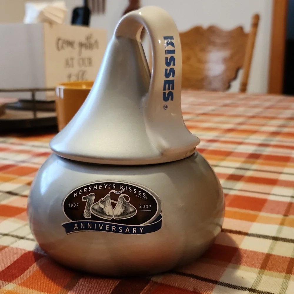 Vintage 2007 Hershey's Kisses - Picture 1 of 4